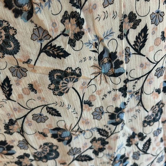 Floral cold shoulder top - Picture 3 of 5